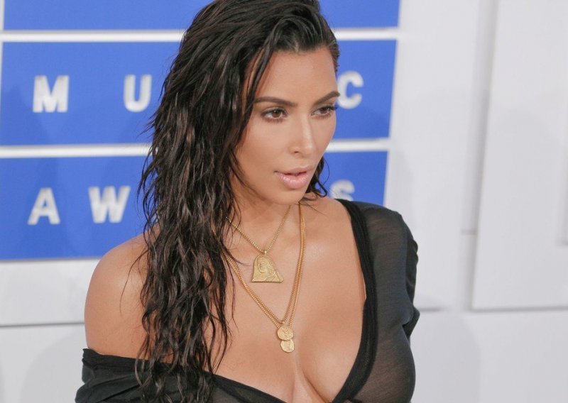 Sjećate li se bikinija kojeg je proslavila Kim Kardashian? Sada ga možete unajmiti i to na 72 sata