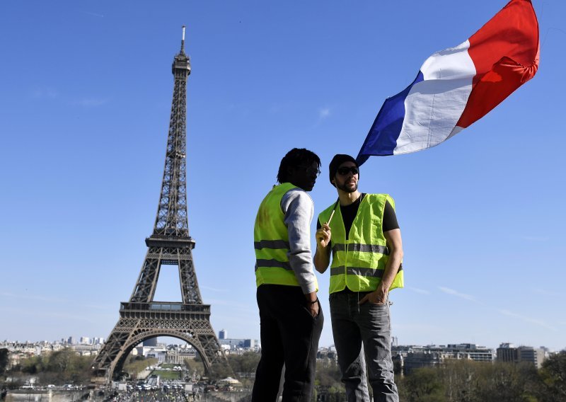 Unatoč zabrani, nekoliko tisuća pripadnika žutih prsluka prosvjedovalo u Parizu