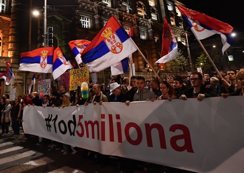 Prosvjednici u Beogradu poslali poruku da Srbija 'neće građanski rat'