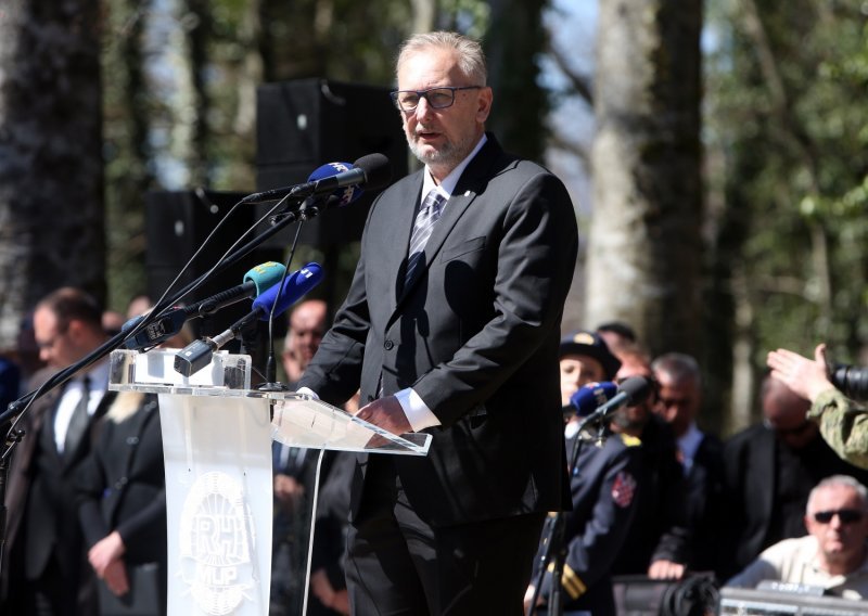 MUP se oglasio o napisima da je Brkićev kum naredio Vargi da nadzire ministra Božinovića