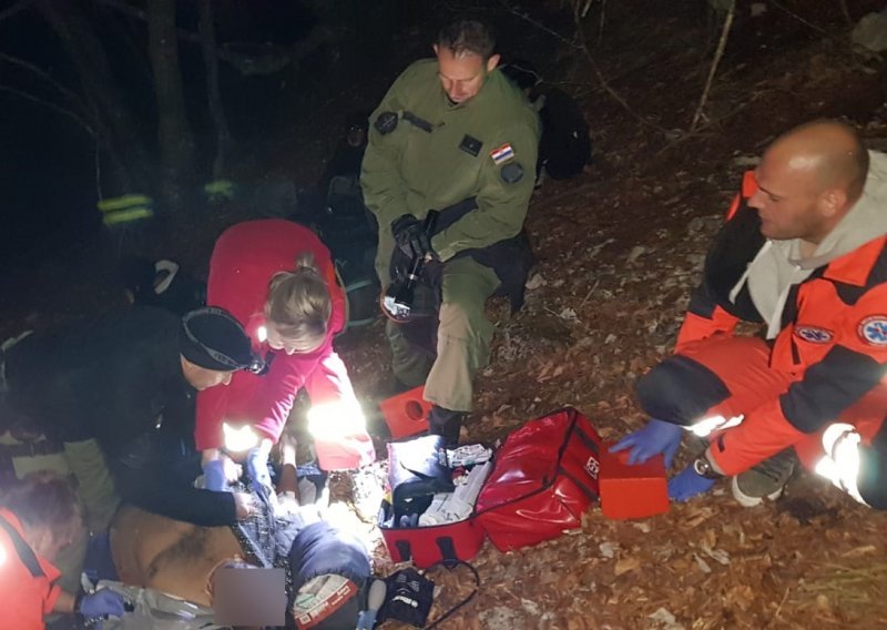 Granična policija, specijalci i hitna pomoć spasili teško ozlijeđenog migranta, uhićena trojica