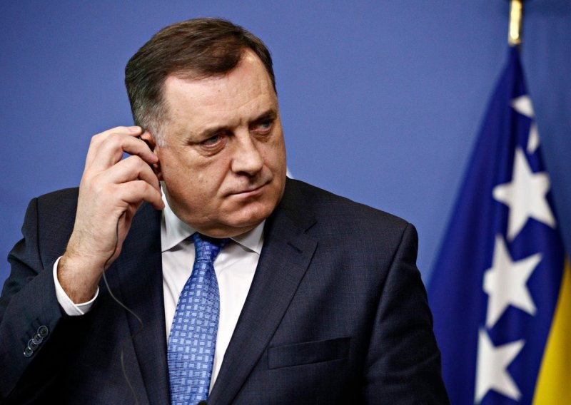 Dodik žali zbog ostavke Strachea i poručuje: Ovo je namještaljka i balkanizacija europske politike