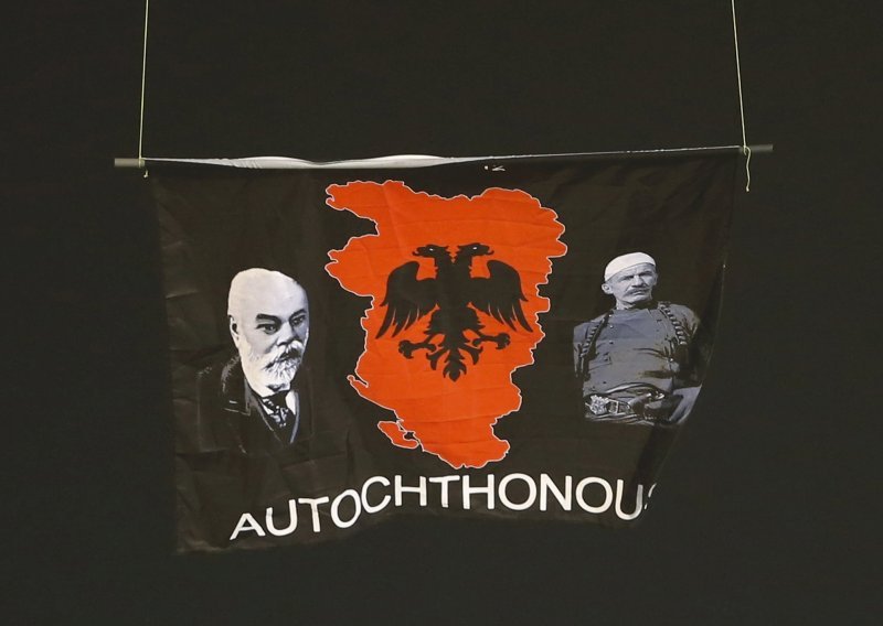 Tko su likovi na zastavi s mapom Velike Albanije?