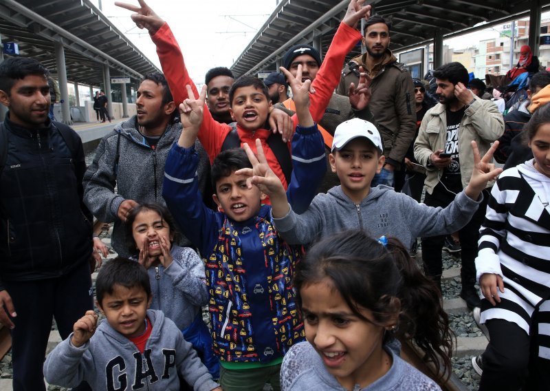 Gotovo 2.000 migranata iz Soluna namjerava krenuti prema srednjoj Europi