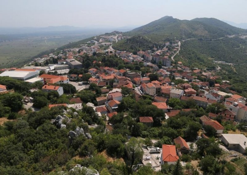 Dan odluke za Vrgorac - gradonačelnica Jelavić ili gradonačelnik Pranić