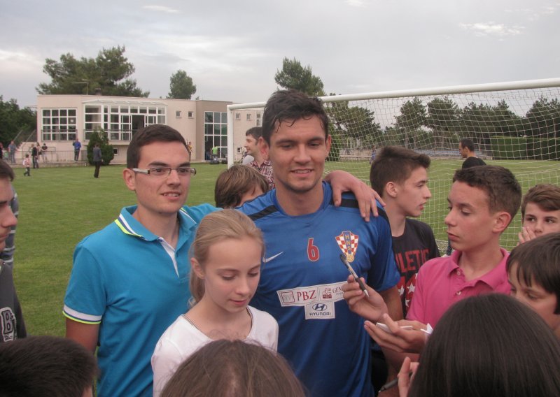 Lovren: Ovoliko autograma nisam još nikada potpisao!