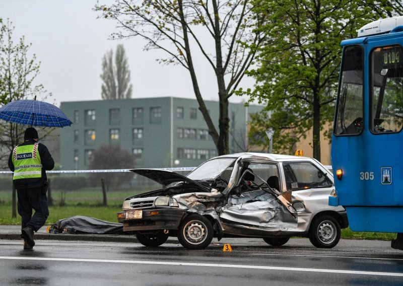 Vozač automobila poginuo u sudaru s tramvajem kod Maksimira, tramvajski promet u prekidu