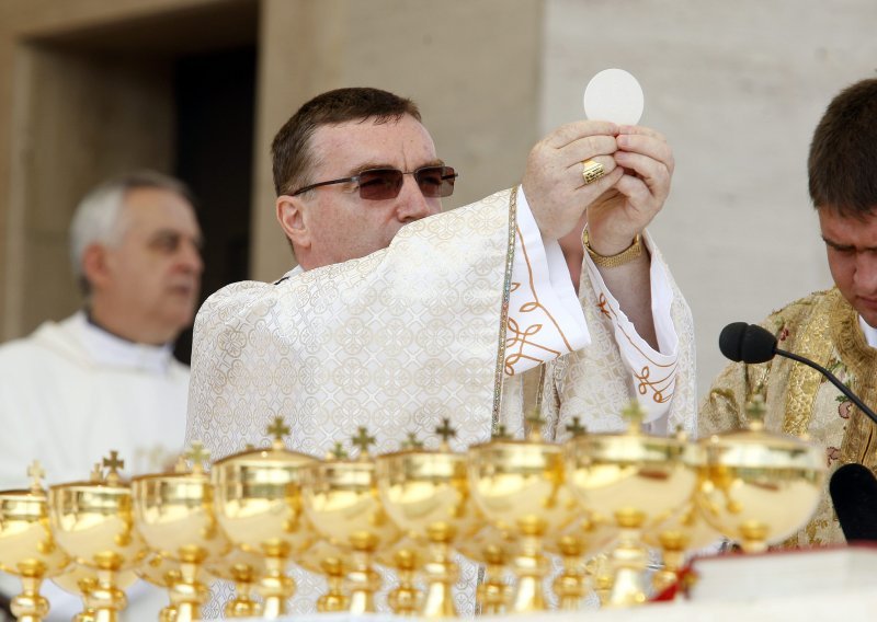 Crkva ne polaže račune, a ubire novac od države