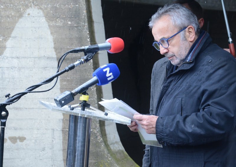 Kraus optužio MVEP da je odgovarao strane veleposlanike od dolaska u Jasenovac