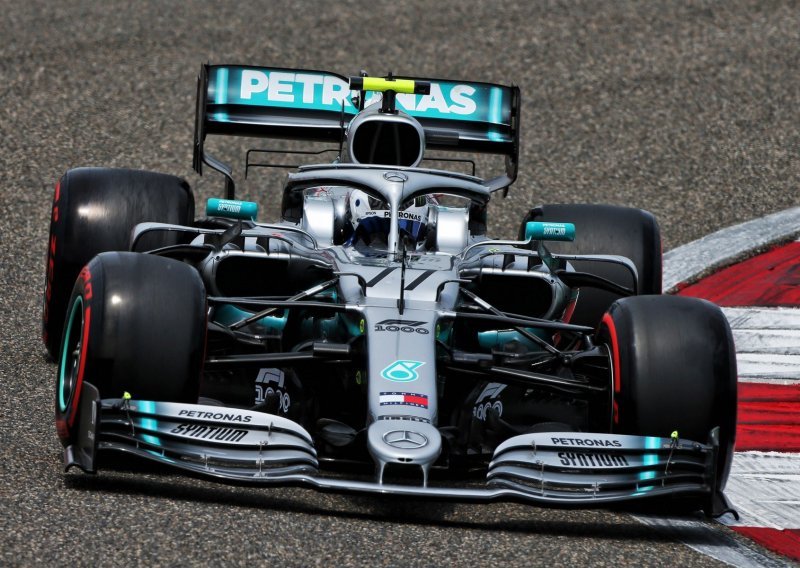 Mercedesi dominirali na treningu; Bottas starta prvi, do njega Hamilton
