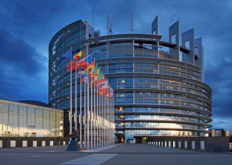 Udruže li se desni populisti, zauzeli bi drugo mjesto u Europskom parlamentu