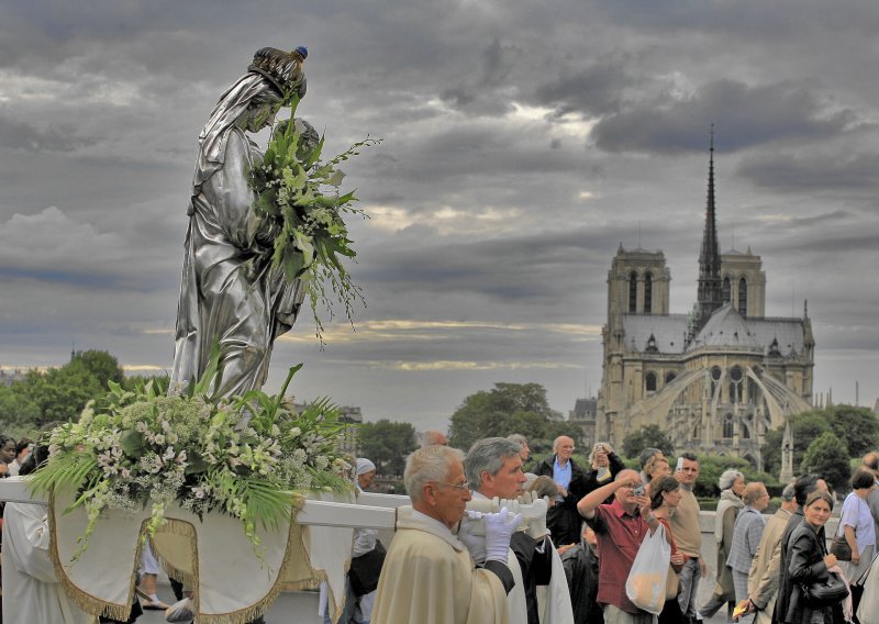 Fotografije katedrale Notre-Dame kakva je bila prije požara