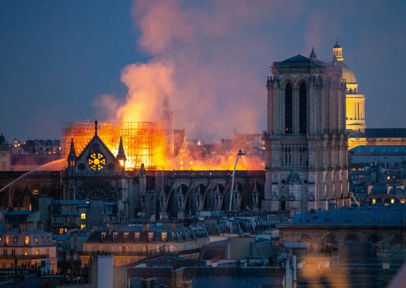 Francuski veleposlanik u Srbiji prezire one koji su požar u Notre Dame nazvali božjom kaznom