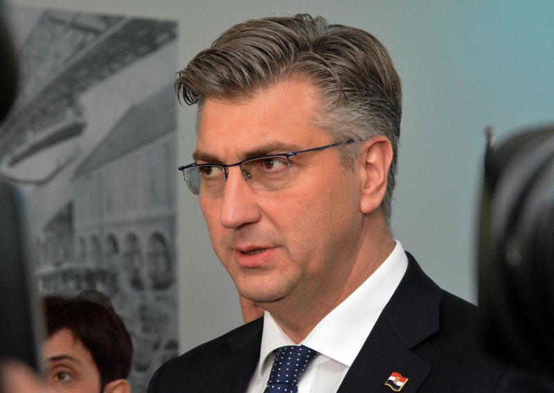 Plenković: Požar u Notre-Dame tragedija civilizacijskih razmjera