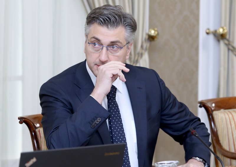 Vlada na zatvorenoj sjednici povukla kadrovske poteze, ministar Tolušić dobio novu pomoćnicu