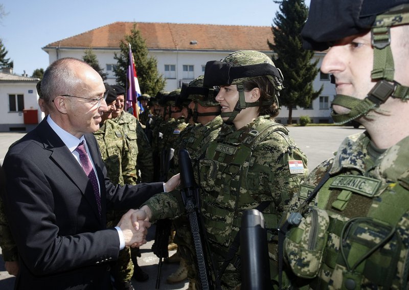 Hrvatski vojnici ispraćeni u NATO-vu misiju u Poljskoj