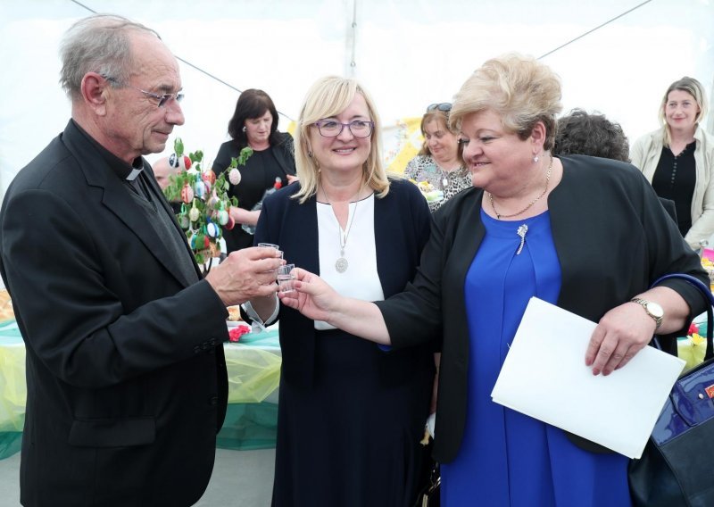 [FOTO] Pogledajte kako izgleda paljenje Vuzmenice u općini Gradec