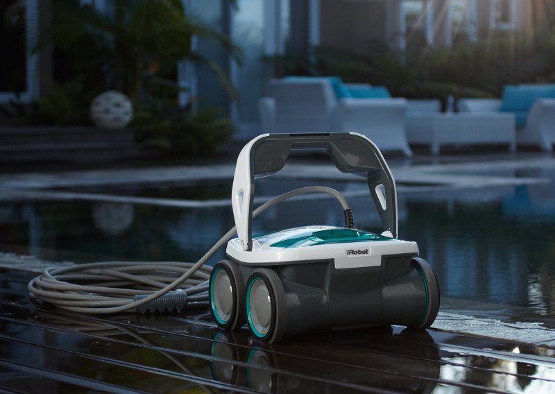 Upoznajte Mirru 530, robotski čistač bazena koji vam osigurava najlakše čišćenje bazena do sada. Dok Mirra radi - vi odmarajte!