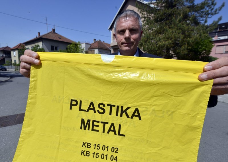 Kamo će Zagrepčani koji žive u zgradama s vrećama za plastiku i metal?