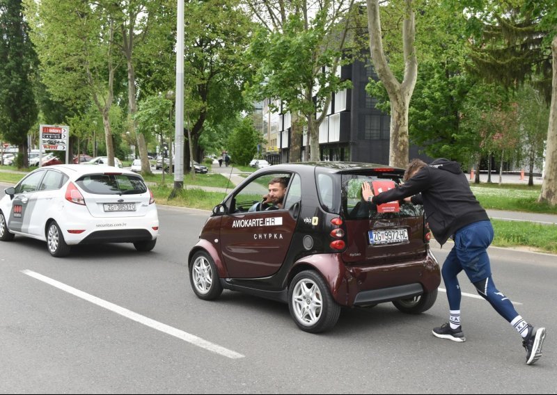 [VIDEO] Primijetite li u Zagrebu iznemoglog mladića koji gura auto, ne pomažite mu!