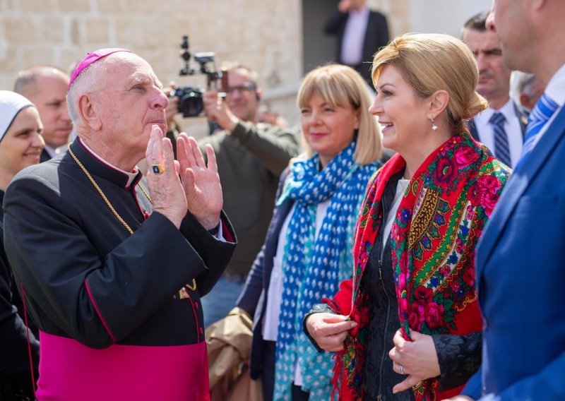 Predsjednica obišla dom za starije, školu i psihijatrijsku bolnicu