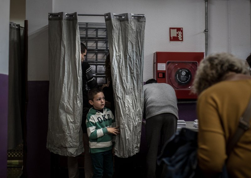 Španjolskim socijalistima najviše glasova no nedovoljno za vladu