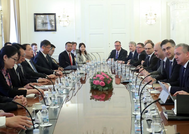 Kineska delegacija stigla u Banske dvore na sastanak s Plenkovićem i ministrima