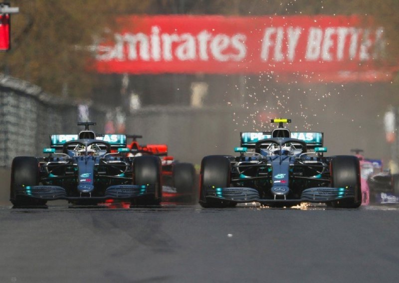 Lewis Hamilton dojurio do šeste ovosezonske pobjede; potpuna dominacija Mercedesa