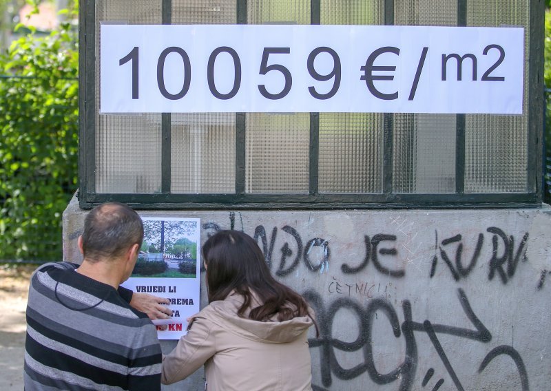 Cijena izmjene vodokotlića i školjki u 'zlatnom' zagrebačkom WC-u veća je od dnevnica top PR stručnjaka