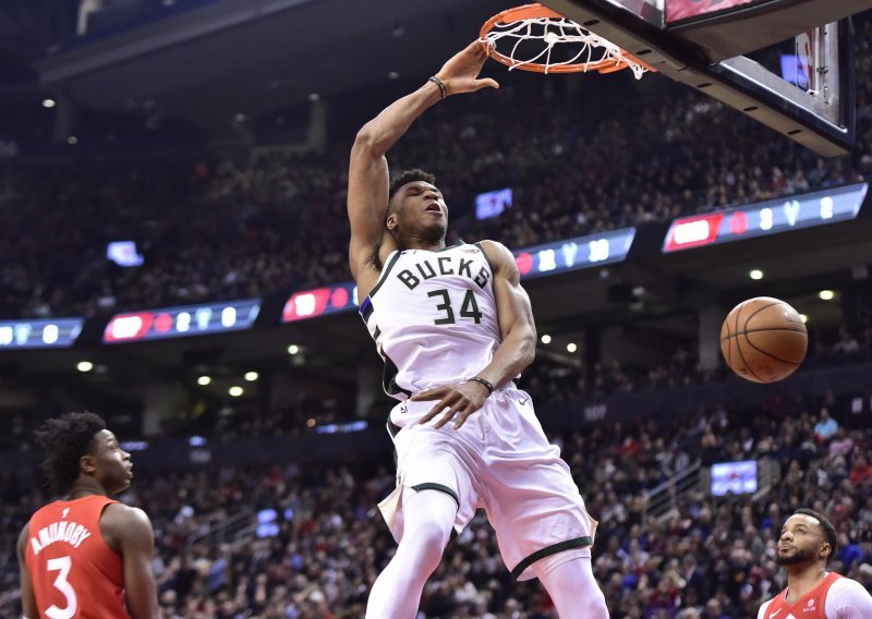 Grk Antetokounmpo s 29 koševa srušio Boston; Golden State ima komfornih 2-0