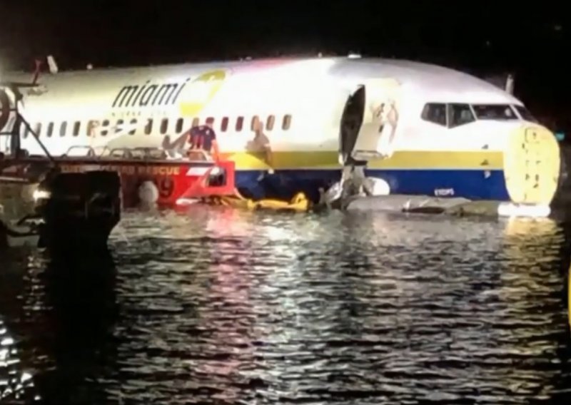 Zrakoplov sa 143 putnika otklizao s piste u rijeku: Udario je o tlo i odskočio!