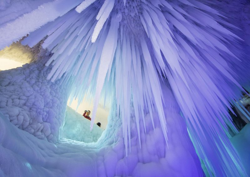 [FOTO] Prošećimo zajedno ovom ledenom špiljom nastalom prije otprilike tri milijuna godina