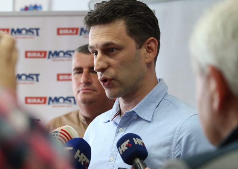 Petrov: Bilo bi korektno da umjesto rekonstrukcije Vlade ode Plenković