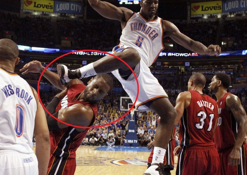 Najsnažniji centar NBA-a zamalo nogom nokautirao Wadea!