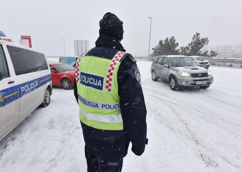 Stavili ste ljetne gume, a vrijeme nikako da se proljepša? Oprez, jer bi vas policija mogla kazniti