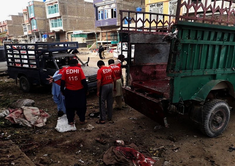 Eksplozija pored svetišta u Pakistanu, devetero poginulih