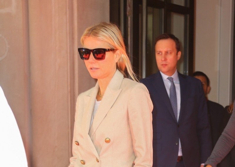 Kakva kombinacija: Ni Gwyneth Paltrow nije odoljela šik tenisicama kojima su zaluđene Hrvatice