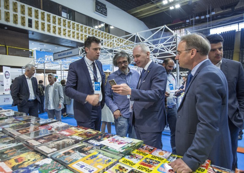 Otvoren Mediteranski festival knjiga, Splićani pohrlili po knjige s popustom