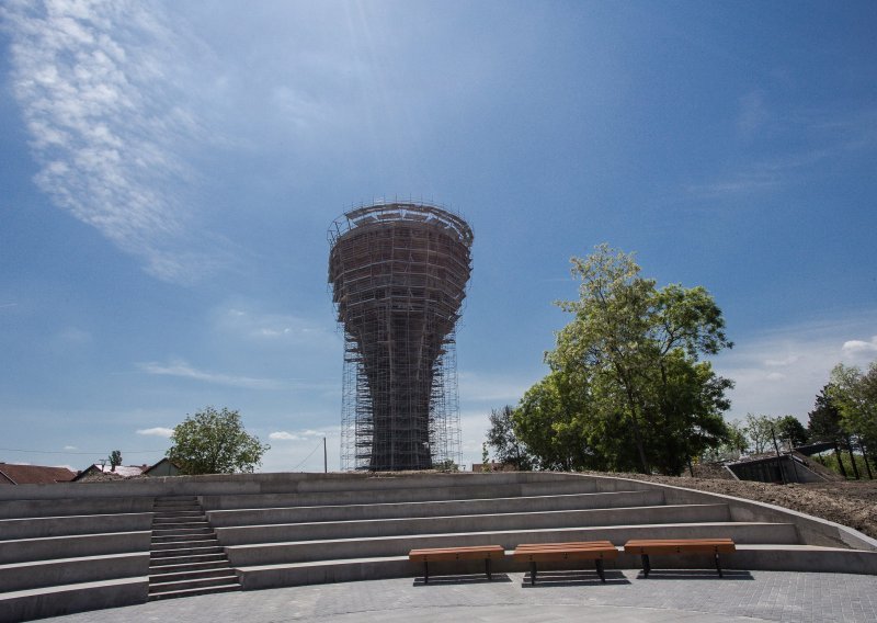[FOTO] Vukovarski vodotoranj samo što nije gotov, pogledajte kako izgledaju posljednji radovi na simbolu otpora