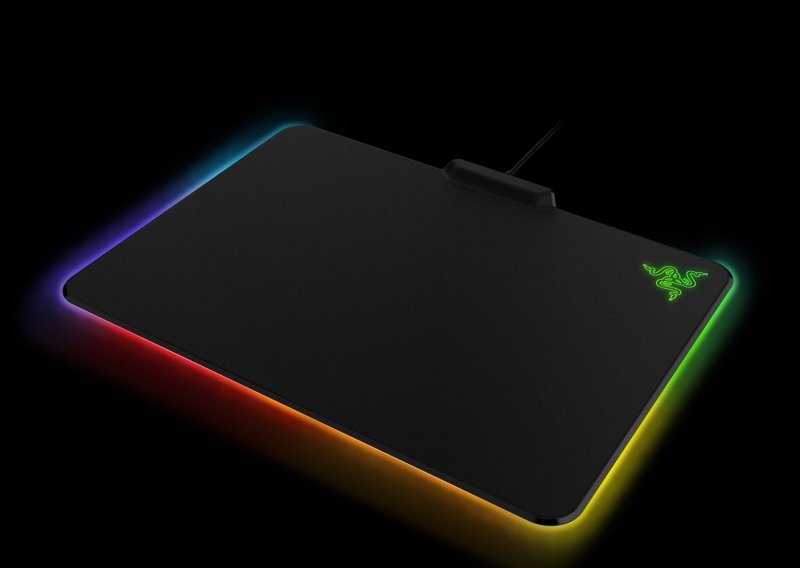 Razer Firefly je podloga za miša s pozadinskim osvjetljenjem