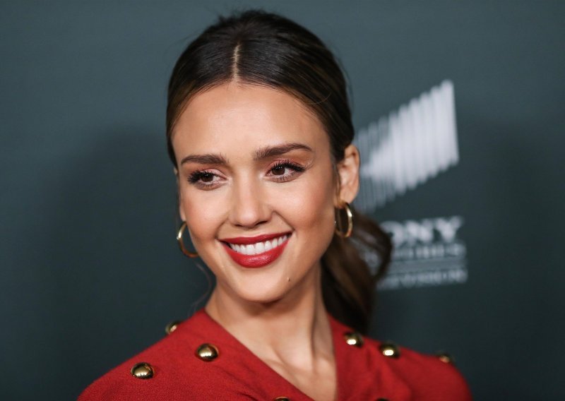 Jessica Alba otkrila zašto se izgladnjivala: 'Nisam željela svojim oblinama privlačiti poglede drugih muškaraca'