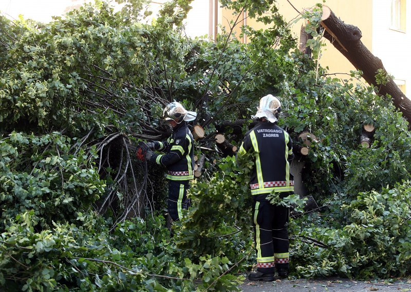 Vatrogasci intervenirali i u drugim dijelovima Hrvatske, u Karlovačkoj županiji priprema za obranu od poplave