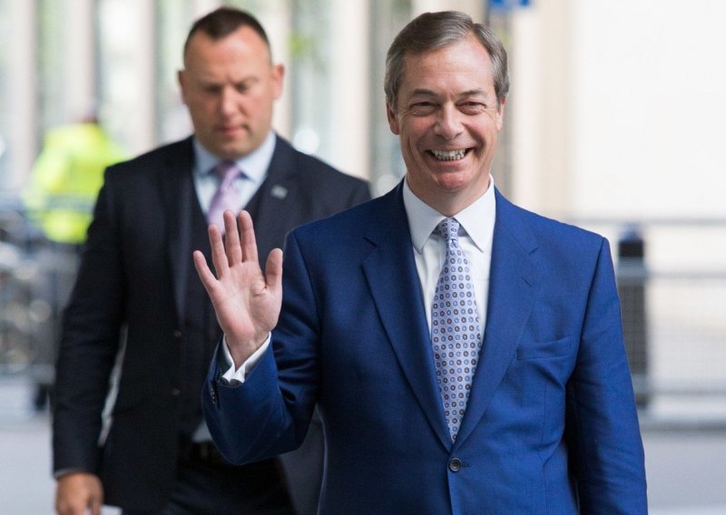 Preživio je pad zrakoplova, automobilsku nesreću i rak testisa, a nakon propasti Brexita vraća se jači nego ikad: Tko je taj Nigel Farage?