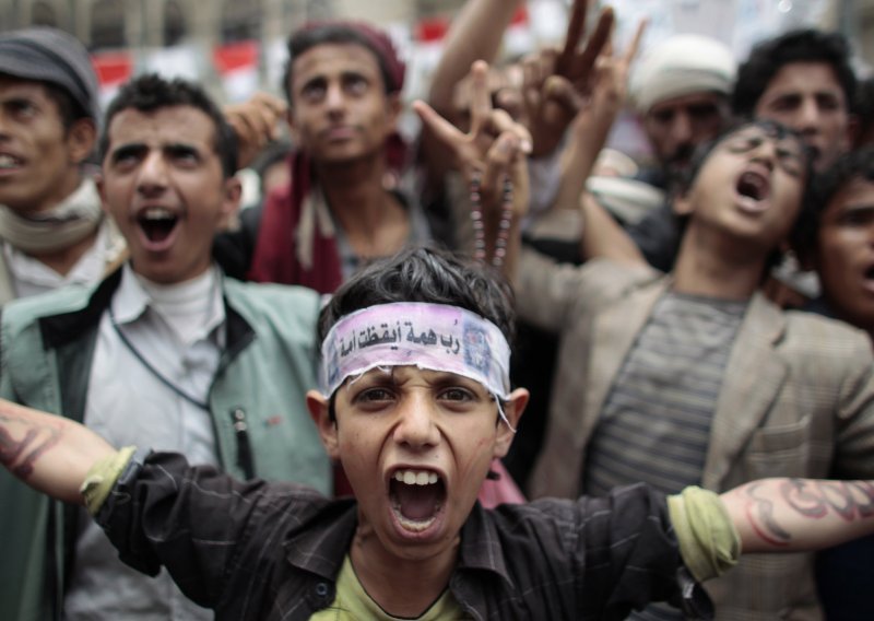 Jemenski predsjednik i premijer ranjeni u napadu