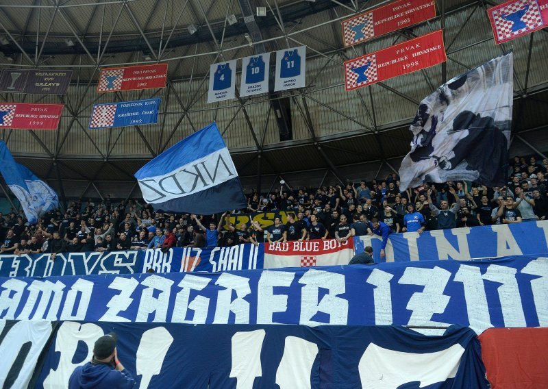 Bad Blue Boysi ispred Zvezdinog stadiona razvili transparent s emotivnom porukom