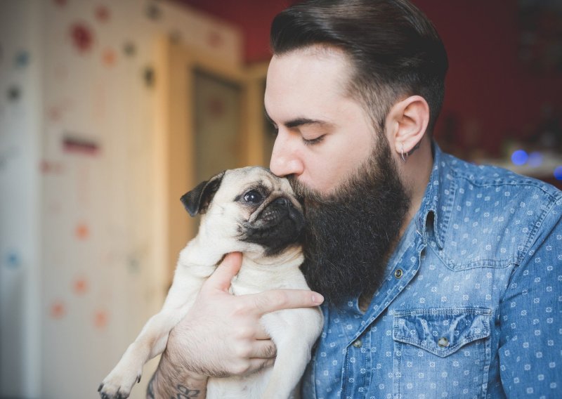 Je li psima mjesto u bolnici? U muškoj bradi više je patogenih bakterija nego u krznu ljubimaca