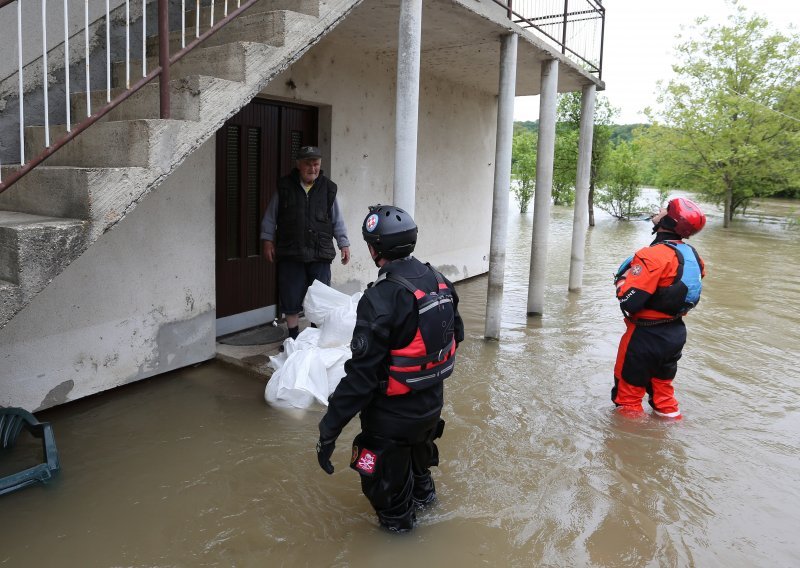 Mrežnica dosegnula rekordan vodostaj i poplavila dvadesetak kuća