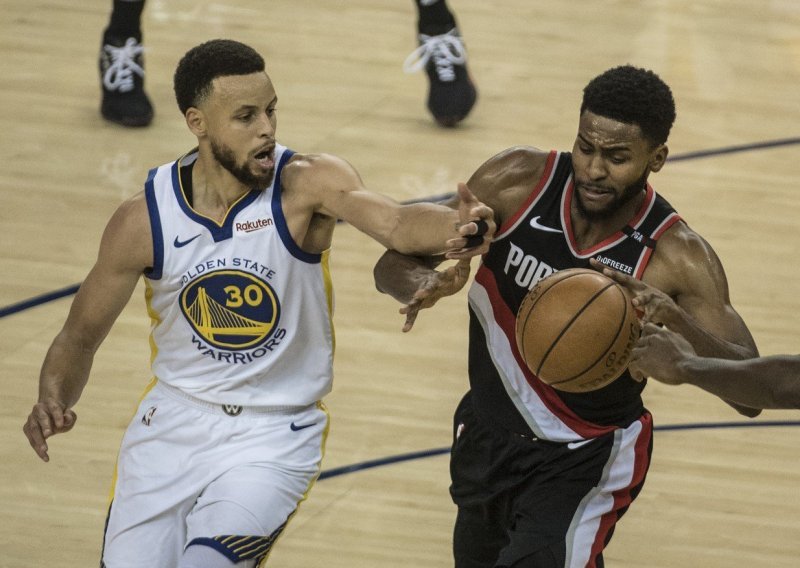 Golden State bez Duranta lako nadigrao Portland; Stephen Curry izjednačio osobni rekord