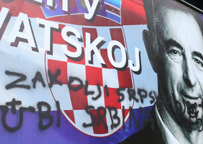 Pupovac o išaranim plakatima: Ovo nije poruka mojeg grada. Zagreb je и Загреб