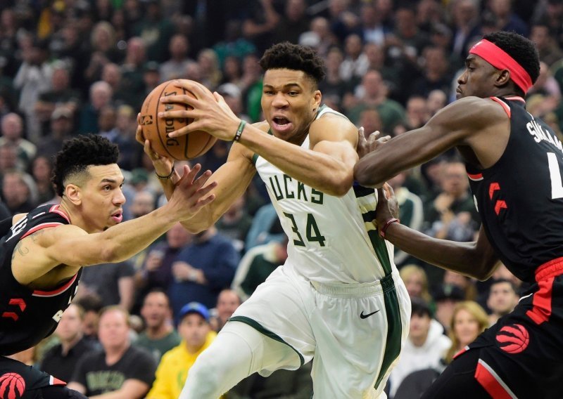 Antetokounmpo sjajnom igrom poveo Milwaukee do nove pobjede protiv Toronta